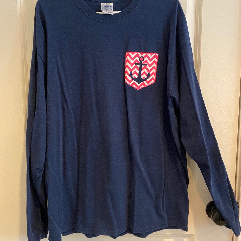 *NWOT* NAVY LONG-SLEEVE T-SHIRT